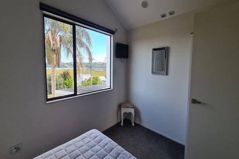 Photo of property in 3 The Terrace, Herald Island, Auckland, 0618