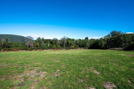 Photo of property in 15 Silverleaf Way, Kinloch, 3377