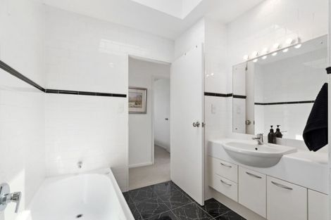 Photo of property in 7/270 Sunset Road, Windsor Park, Auckland, 0632