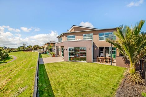 Photo of property in 28 Stranraer Crescent, Wattle Downs, Auckland, 2103