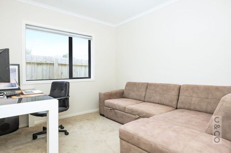 Photo of property in 15 Vogwill Road, Kumeu, 0810