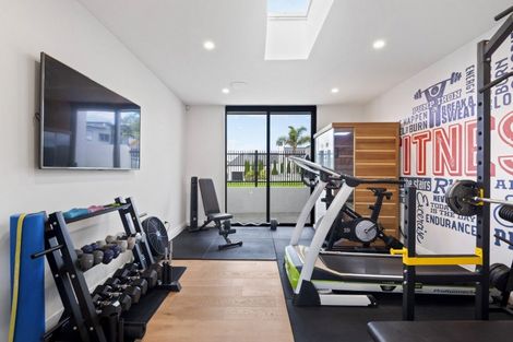 Photo of property in 90 Marine Parade, Mellons Bay, Auckland, 2014