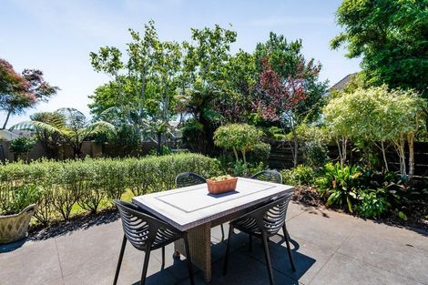 Photo of property in 3e Kinross Drive, Merrilands, New Plymouth, 4312