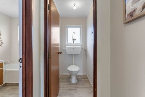 Photo of property in 14 Kempton Place, Richmond Heights, Taupo, 3330