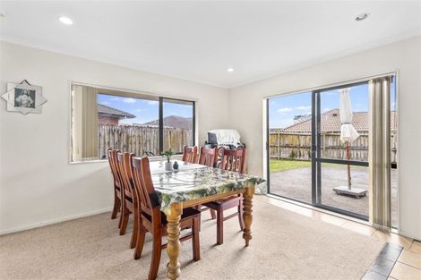 Photo of property in 37 Nicholas Gibbons Drive, Clendon Park, Auckland, 2103