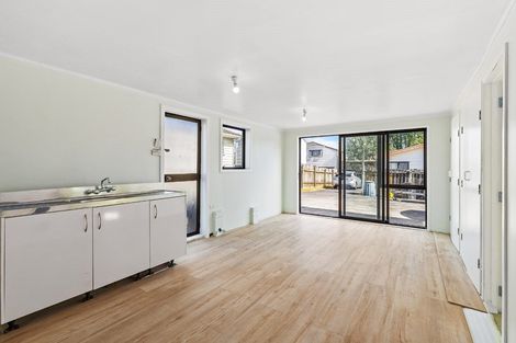 Photo of property in 2/24 Lambrown Drive, Totara Vale, Auckland, 0629