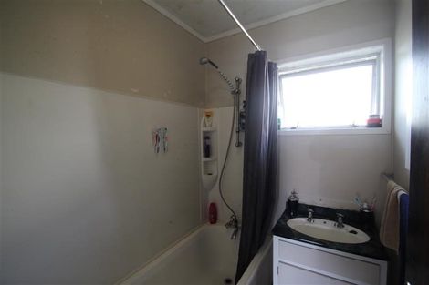 Photo of property in 1/44 Chartwell Avenue, Glenfield, Auckland, 0629