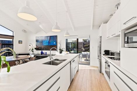 Photo of property in 15 Te Mana Street, Omaha, 0986