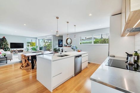 Photo of property in 1/9 Wharf Road, Te Atatu Peninsula, Auckland, 0610