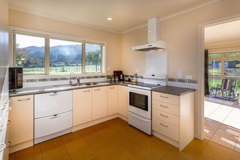 Photo of property in 48 Greenhills Drive, Coromandel, 3506