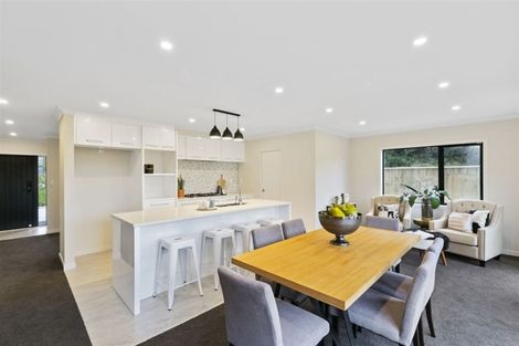 Photo of property in 6 Pihipihi Way, Crofton Downs, Wellington, 6035