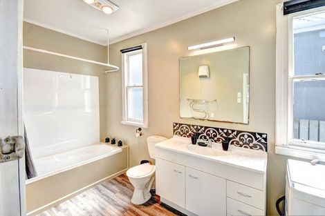 Photo of property in 157 Oxford Street, South Dunedin, Dunedin, 9012