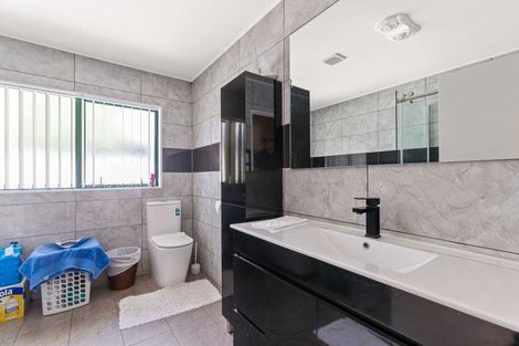 Photo of property in 49d Redoubt Road, Goodwood Heights, Auckland, 2105