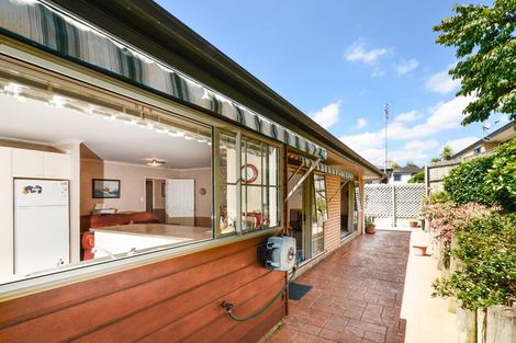 Photo of property in 104 Buscomb Avenue, Henderson, Auckland, 0610
