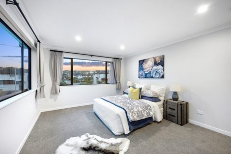 Photo of property in 10 Kina Place, Long Bay, Auckland, 0630