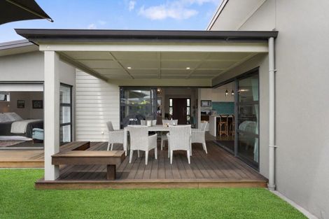 Photo of property in 1 Makura Drive, Papamoa Beach, Papamoa, 3118