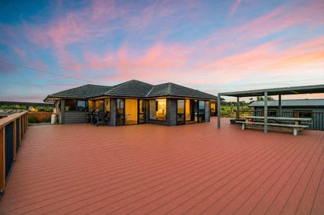 Photo of property in 511 Kiwitahi Road, Helensville, 0875