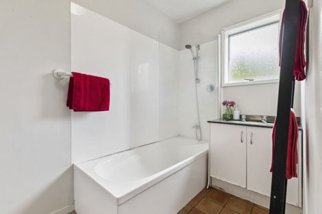 Photo of property in 2/1a Oates Road, Glen Eden, Auckland, 0602