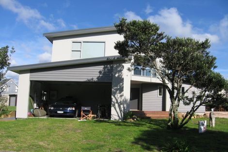 Photo of property in 10 Courtney Place, Pauanui, Hikuai, 3579