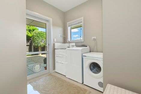 Photo of property in 5 Edgecumbe Road, Tauranga, 3110