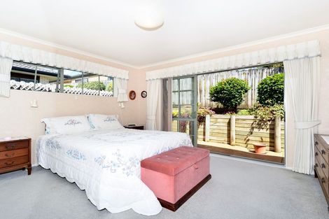 Photo of property in 104 Buscomb Avenue, Henderson, Auckland, 0610