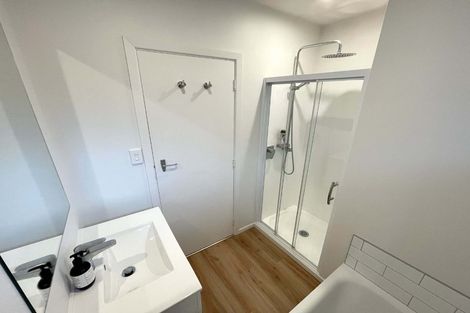 Photo of property in 7 Innes Way, Newlands, Wellington, 6037