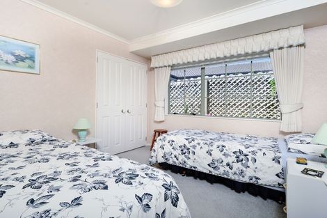 Photo of property in 104 Buscomb Avenue, Henderson, Auckland, 0610