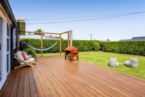 Photo of property in 8 Hussey Street, Oakura, 4314