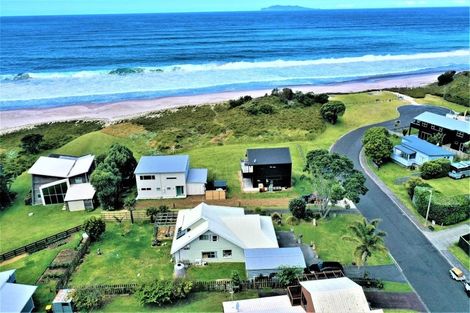 Photo of property in 15 Moray Place, Whiritoa, Whangamata, 3691