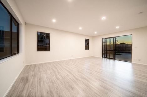 Photo of property in 11 Huahua Crescent, Papakura, 2110