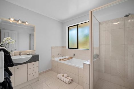 Photo of property in 230 Taupaki Road, Taupaki, Henderson, 0782