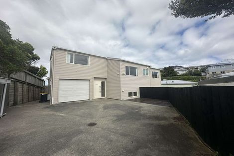 Photo of property in 40c Ruskin Road, Newlands, Wellington, 6037