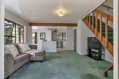 Photo of property in 2/15 Sunward Rise, Glenfield, Auckland, 0629