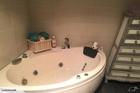 Photo of property in 29 Midhurst Avenue, Henderson, Auckland, 0612