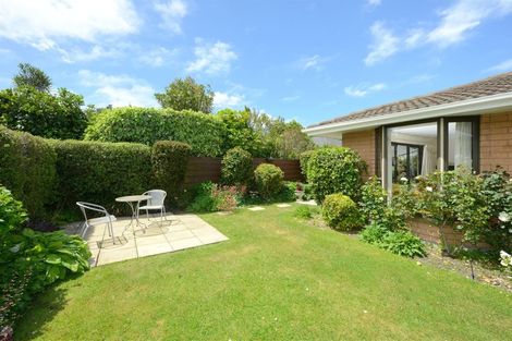 Photo of property in 2/58 Ambleside Drive, Burnside, Christchurch, 8053