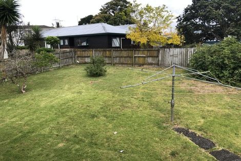 Photo of property in 208 Sunnynook Road, Totara Vale, Auckland, 0627