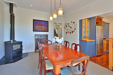 Photo of property in 4 Tasman Avenue, Henderson Valley, Auckland, 0614