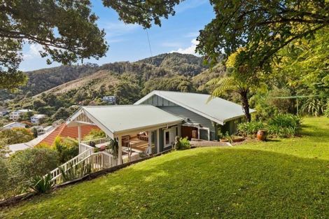 Photo of property in 15 Pitoitoi Road, Days Bay, Lower Hutt, 5013