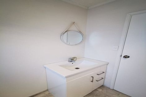 Photo of property in 252 Triangle Road, Massey, Auckland, 0614