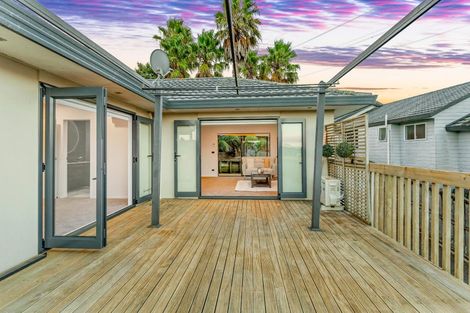 Photo of property in 21 Breenagh Place, Massey, Auckland, 0614
