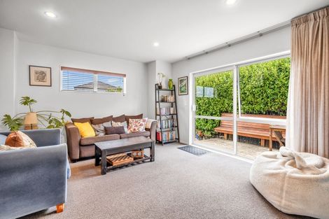 Photo of property in 33 Apple Orchard Way, Sunnyvale, Auckland, 0612