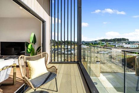 Photo of property in 8 Monstedt Terrace, Windsor Park, Auckland, 0632