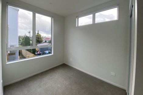 Photo of property in 9/2 Moor Avenue, Te Atatu Peninsula, Auckland, 0610