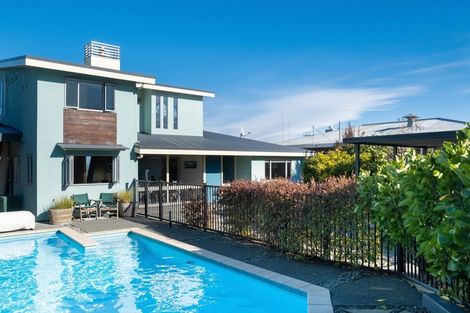 Photo of property in 2 Cobden Road, Bluff Hill, Napier, 4110