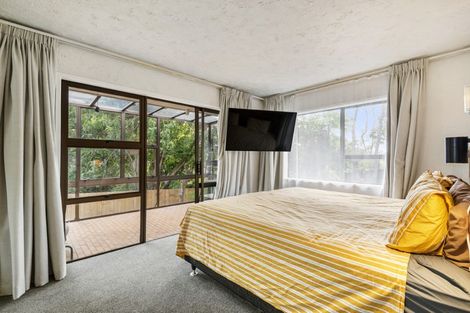 Photo of property in 10 Portsea Place, Chatswood, Auckland, 0626