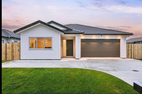 Photo of property in 15 Walter Ruddock Avenue, Kumeu, 0810