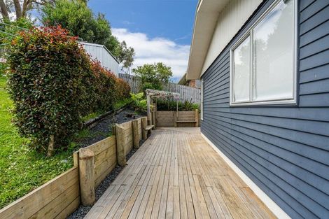 Photo of property in 52 Ayton Drive, Totara Vale, Auckland, 0629