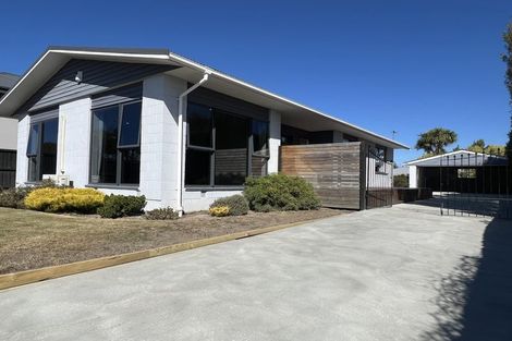 Photo of property in 135 Queenspark Drive, Parklands, Christchurch, 8083