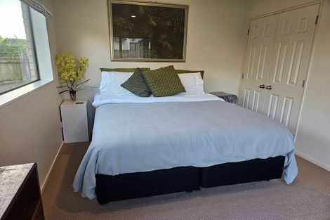 Photo of property in 10 Longbush Road, Te Atatu Peninsula, Auckland, 0610