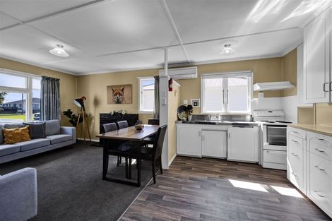 Photo of property in 84 Broadway, Waitara, 4320